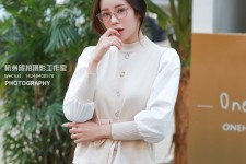 泰州兼职模特被摄影师亲(兼职模特被摄影师亲了)