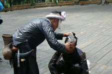 泰州欲带老伴游遍中国(带着老伴去旅游)